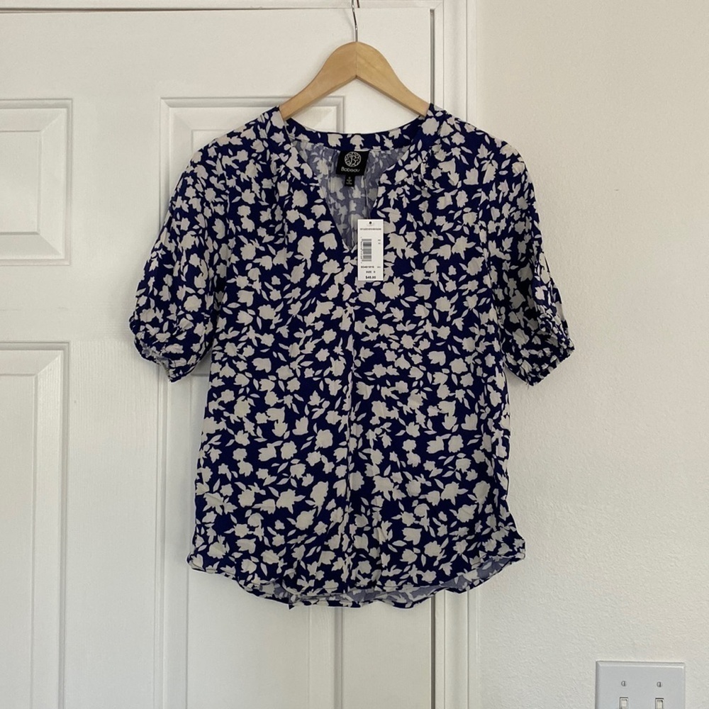 NWT Bobeau puff sleeve notch neck blouse.